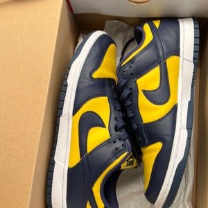 Nike dunk low Retro size 10 navy blue and gold worn twice very good quality